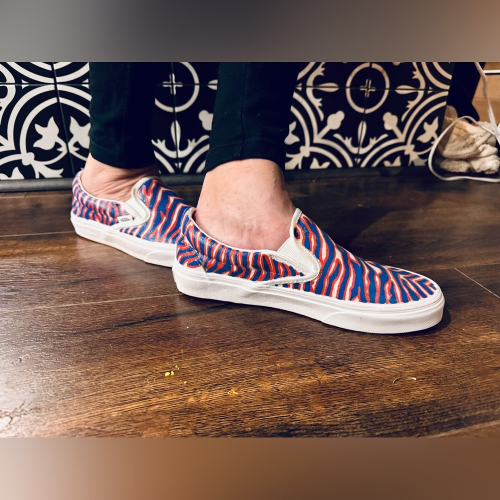 ***CUSTOM MADE W/ TEAM COLORS*** Vans Slip Ons - Picture 2 of 2